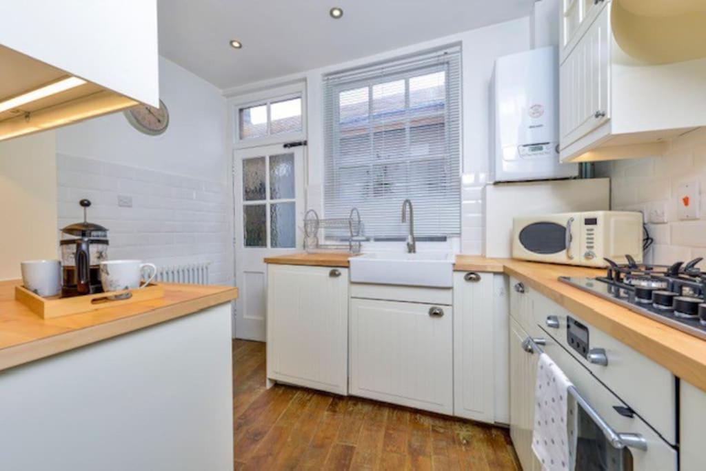 Victorian Townhouse - Stamford Centre - 2 Big Bedrooms, Living Room Kitchen Etc Tastefully Decorated Dış mekan fotoğraf